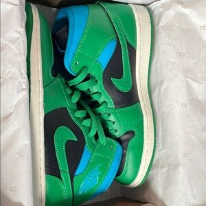 Black and lucky green womens Jordan 1 mid